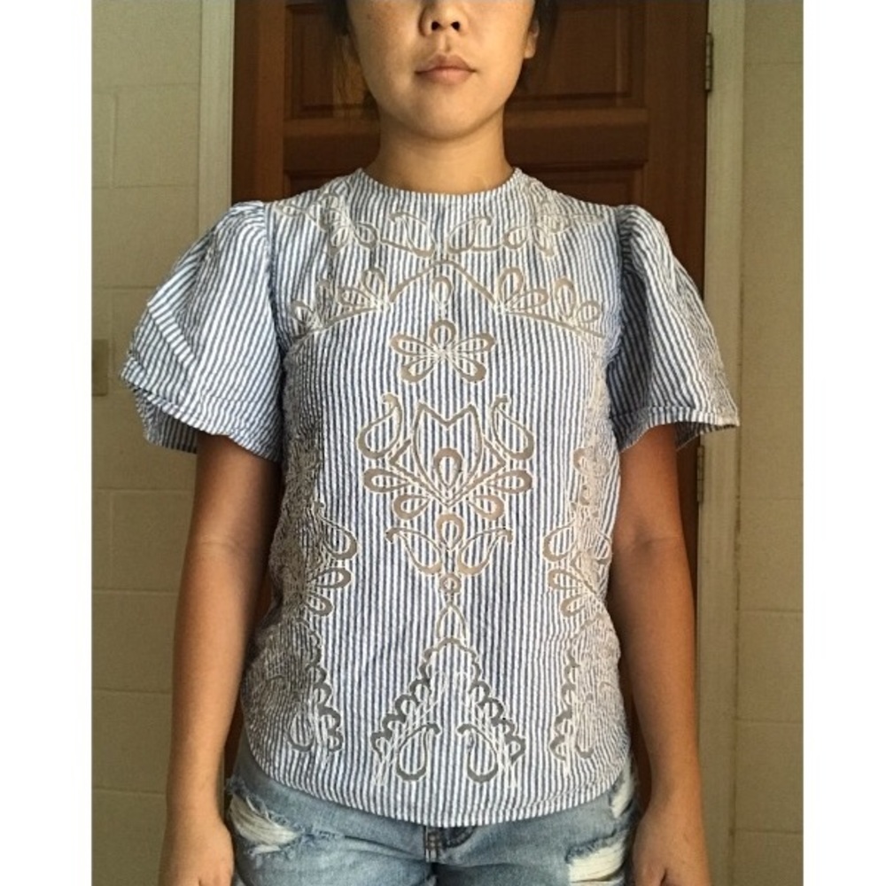 ZARA Blue and white stripped puffed sleeve blouse